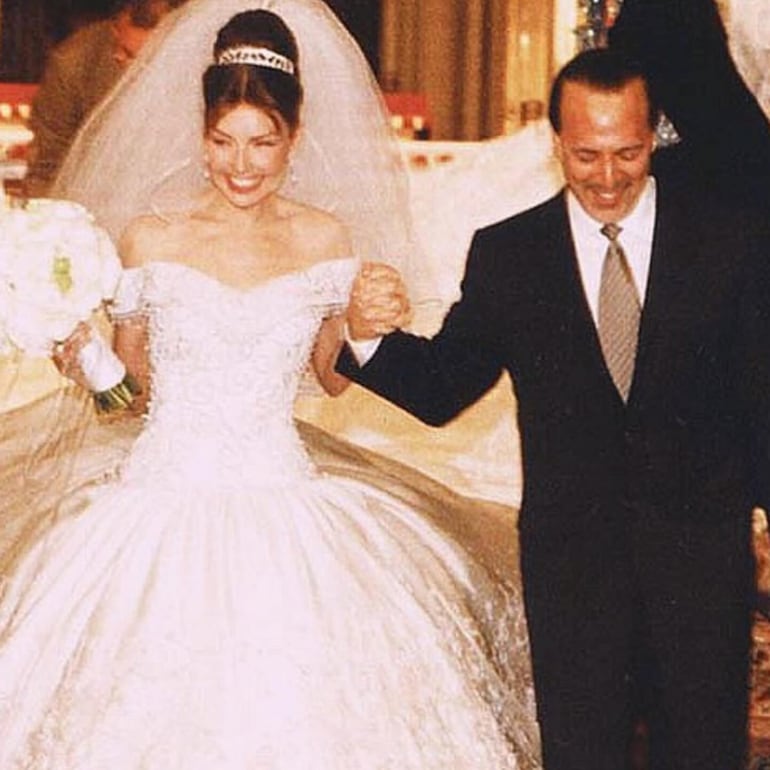 ¡Hermosa, novia! Thalía el día que juró amor eterno a Tommy Mottola. (Instagram/Thalía)