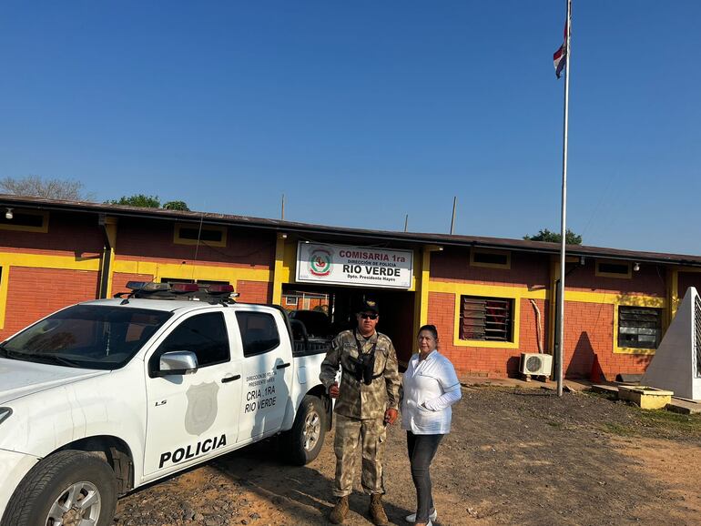 Personal policial y de salud "recibieron" a un bebé en la patrullera.