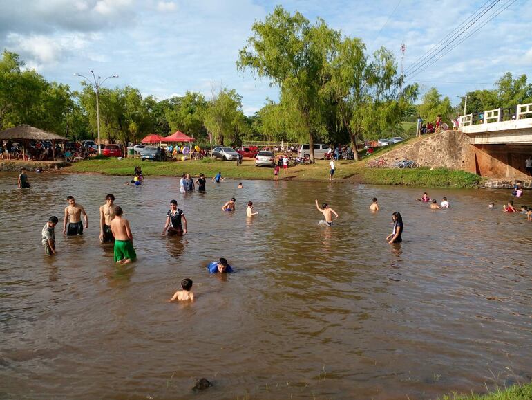 El balneario Tapiracuai espera a los visitantes para este  fin de semana largo, en Santaní