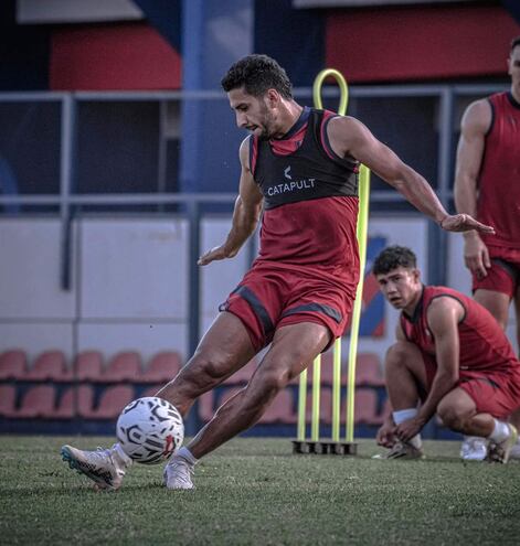 Cecilio Domínguez, titular en Cerro Porteño ante Trinidense.