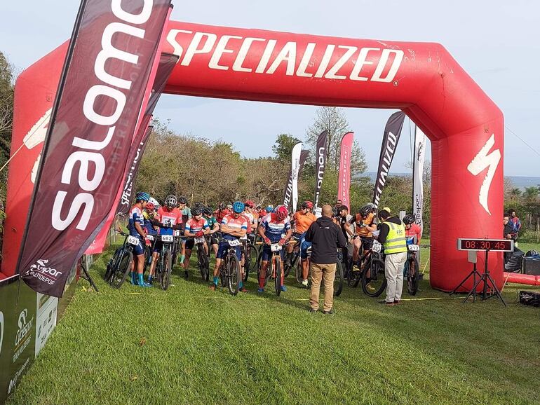 Emocionante jornada del deporte pedal se vivió con la Vuelta al Lago en San Bernardino.