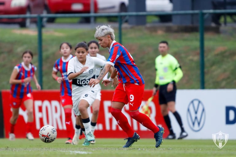 En las juveniles, Sub 18, la victoria fue azulgrana por 1-0. (Foto: @CerroFutbolFEM)