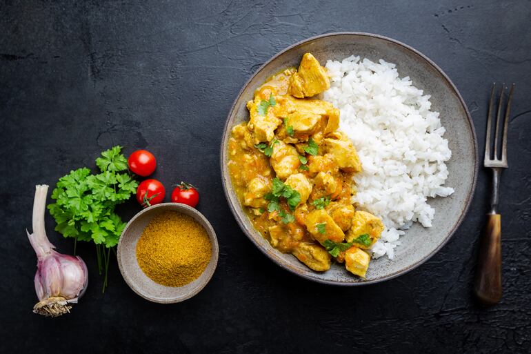 Pollo al curry y arroz.