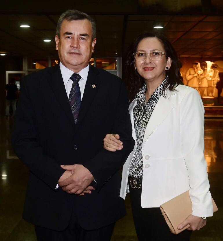 Hugo Aguilera y María Helena Ovelar.