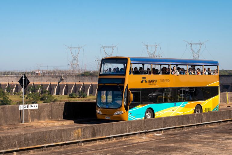 Vista parcial de la central hidroeléctrica binacional Itaipú. Los números, las comparaciones y conclusiones prueban que la mera observación turística de nuestro sector eléctrico es insuficiente.