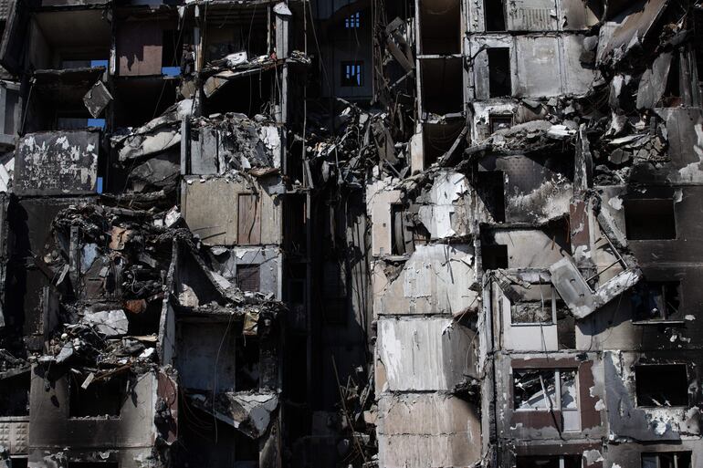 Un edificio destruido por ataques rusos en las afueras de Járkov. (Imagen de archivo)