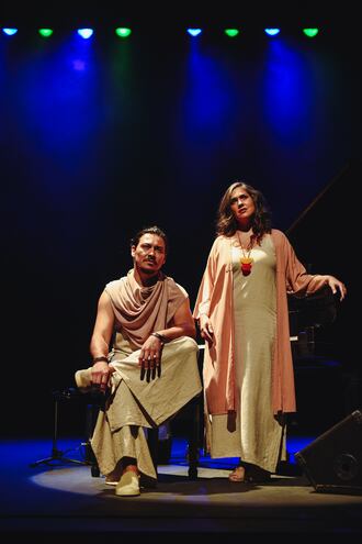 Óscar Aldama y Ana Malta disfrutan del lanzamiento de su primer álbum juntos.