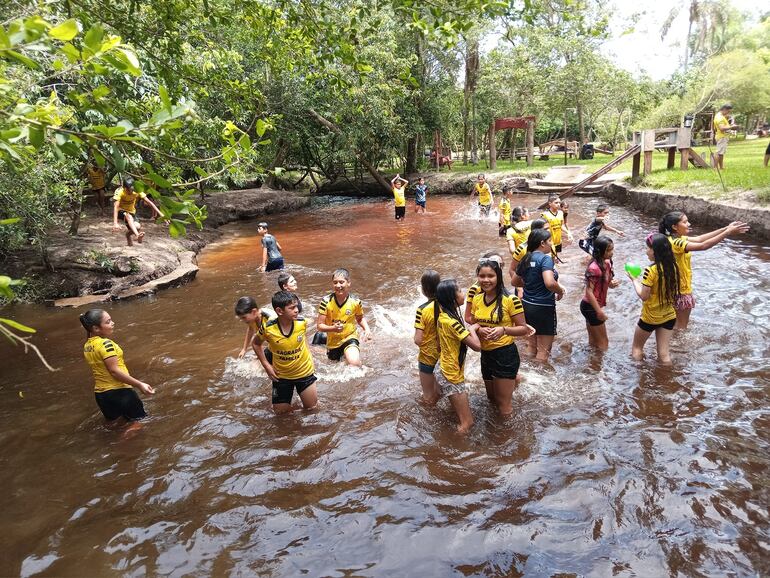 En la colonia Naranjito, distrito de General Resquin una familia impulsa emprendimiento de balneario ecológico