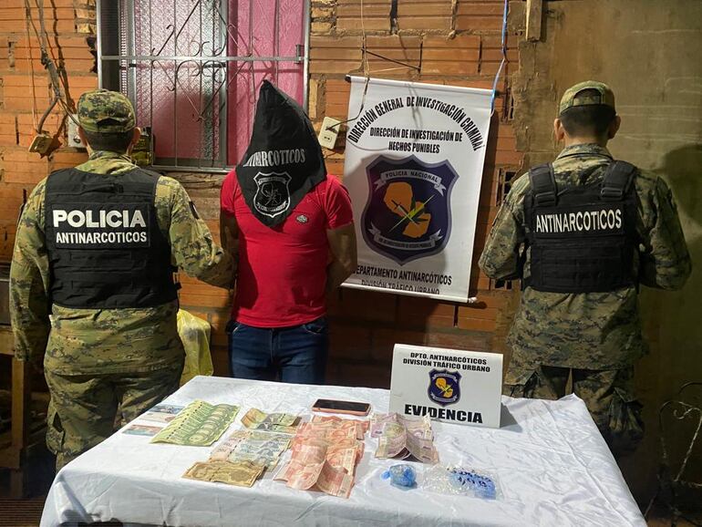 Uno de los detenidos por ser presunto microtraficante. (gentileza).