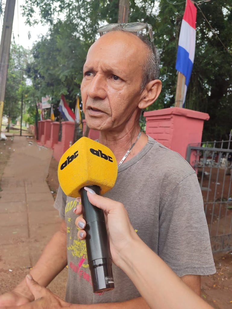 Don Mario Brizuela desde años se encarga de recibir a los peregrinos.