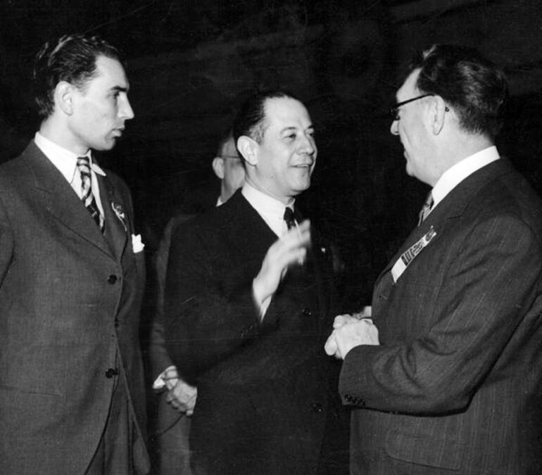 Porat Foerder, Capablanca y Czerniak en la Olimpiada de Buenos Aires, 1939 (Foto cortesía del Archivo General de la Nación, No. de inventario 135425).