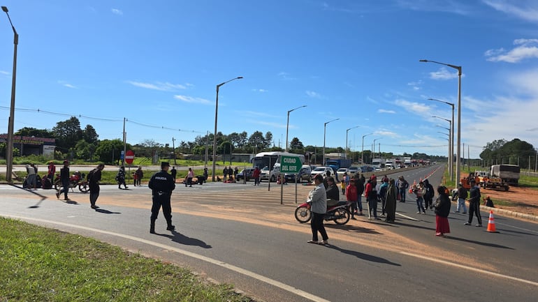 Nativos cerraron  por una largo tiempo la Ruta Py 02 en Caaguazú.