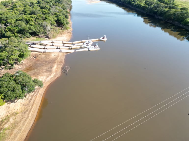 En la imagen se observa lo que sería el sistema de bombeo de uno de los productores de arroz de la cuenca baja del río Tebicuary, según señaló el representante de la asociación de productores de arroz Reinerio Franco.