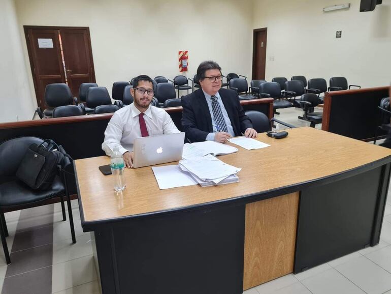 El asistente fiscal Anselmo Molinas y el fiscal Alfredo Ramos Manzur.