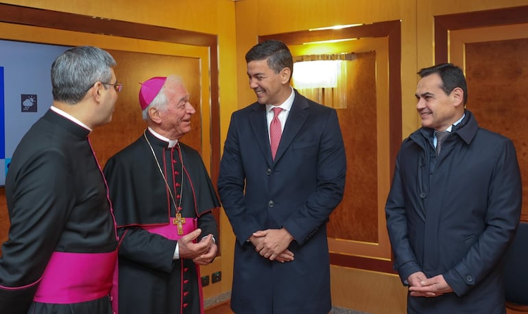 Santiago Peña y una nutrida comitiva se reunirá hoy con el papa Francisco en Italia.