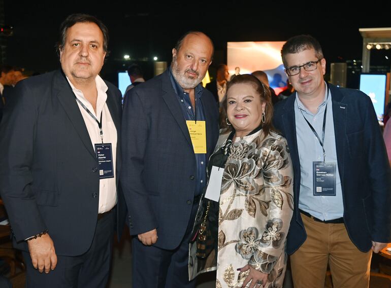 Víctor Abente, Jorge Abisambra, Lucía Velázquez y Esteban Gómez Núñez. 