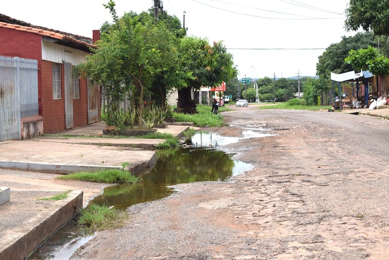 El proyecto de alcantarillado sanitario permitirá evitar que las aguas servidas sigan siendo arrojadas en las calles de Carapeguá.