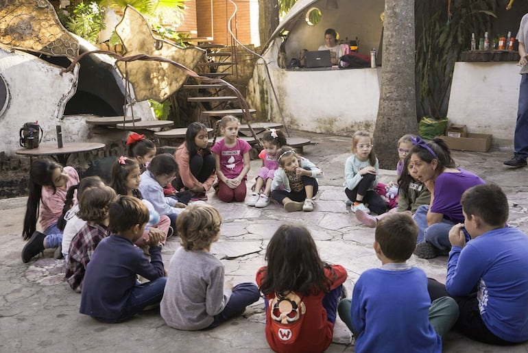 Una tarde diferente para chicos y grandes propone el evento "Juguemos en la feria del Bosque", que se realizará en El Bosque de los Artistas.