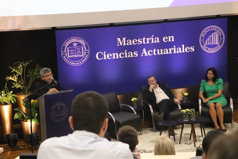 El Pbro. Dr. Narciso Velázquez Ferreira, Rector de la UC, durante la apertura de la Maestría en Ciencias Actuariales.