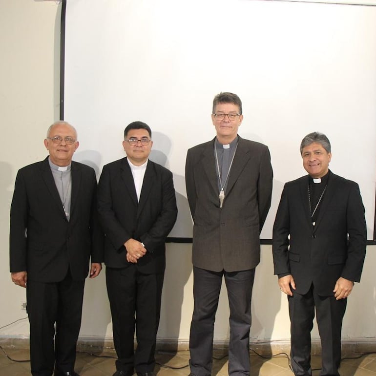 Nuevas autoridades de la CEP. De izquierda a derecha: Celestino Ocampo (tesorero); Roberto Zacarías (secretario); Pedro Jubinville (presidente); Miguel Ángel Cabello (vicepresidente)