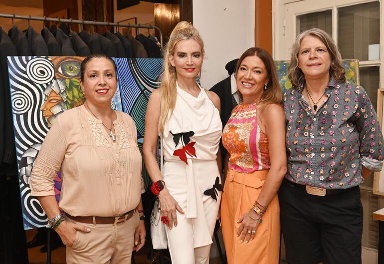 Rosanna López, Nannina Galluppi, Verónica Fernández y Vicky Rojas Holden.