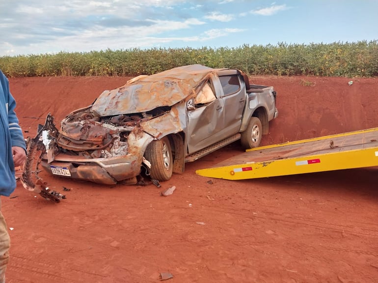 La camioneta quedó con importantes daños materiales.