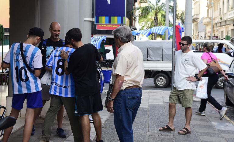 Cerac de 45.000 turistas ingresan a Paraguay para presenciar la final de la Copa Sudamericana. Pedro González