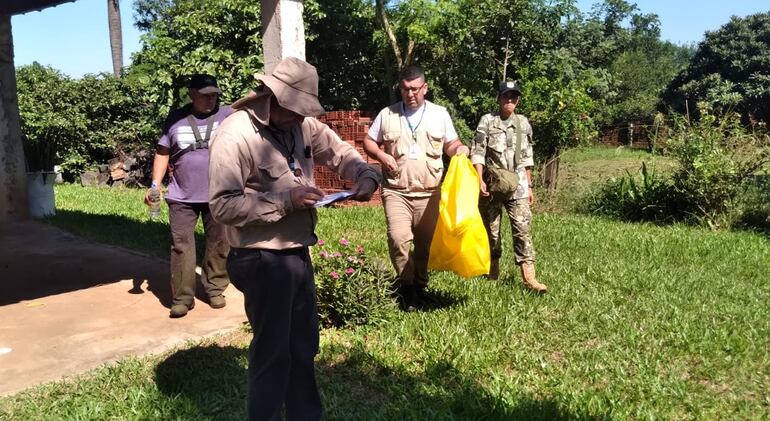 La agrupación de reserva naval “Contralmirante Bozzano” acompañó el operativo de minga ambiental desarrollado en el distrito de Cambyreta.