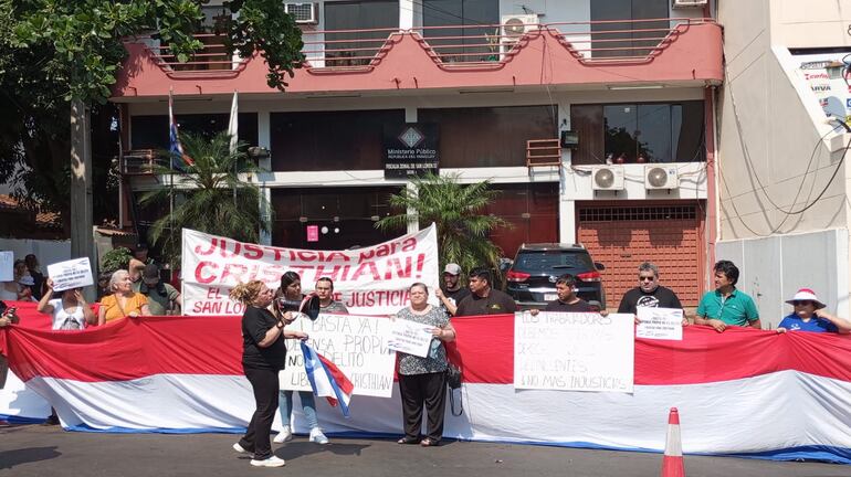 Familiares y amigos pidieron justicia para Cristian Alarcón.