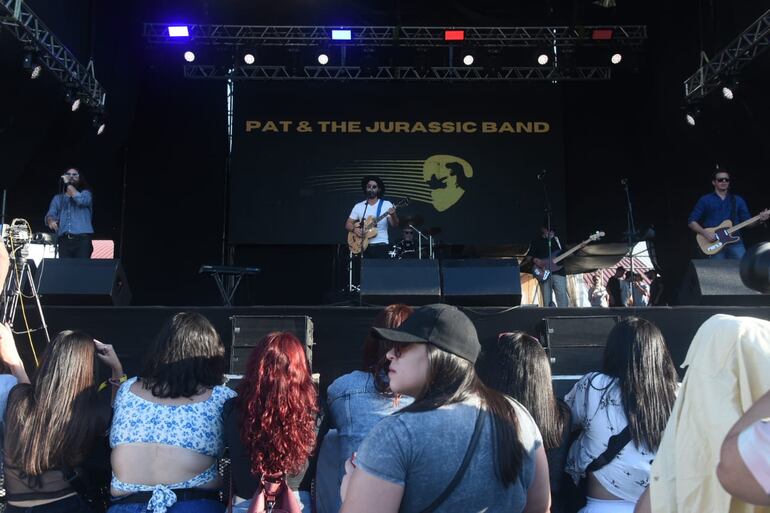 Banda paraguaya Pat & The Jurasic Band en el festival Asunciónico 2024 en el Parque Olímpico en Asunción Paraguay.