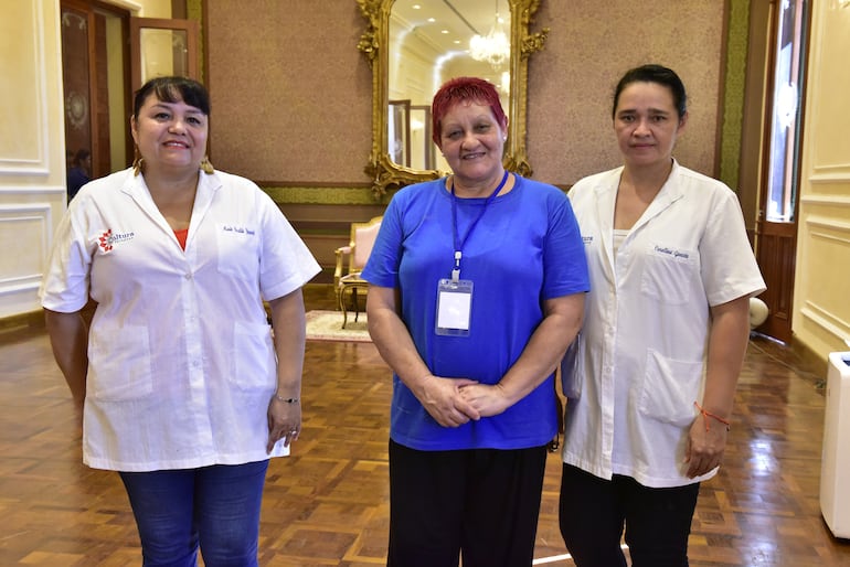 El equipo de restauración está liderado por María Zeneida Recalde Yugoviche, jefa del departamento de Restauración de Bienes Muebles de la Secretaría Nacional de Cultura, junto con Antonia Cuevas y Carolina Garcete.