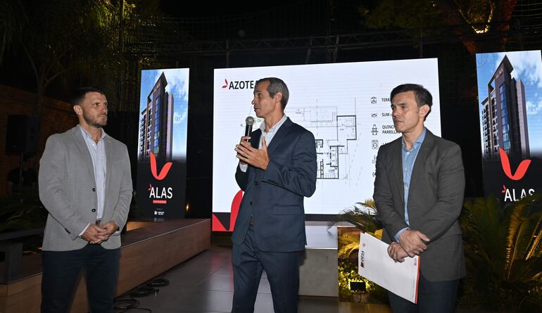 Mauricio Castillo, Eduardo Quiroga y Marcelo Antunez durante la presentación de Alas Pinedo.