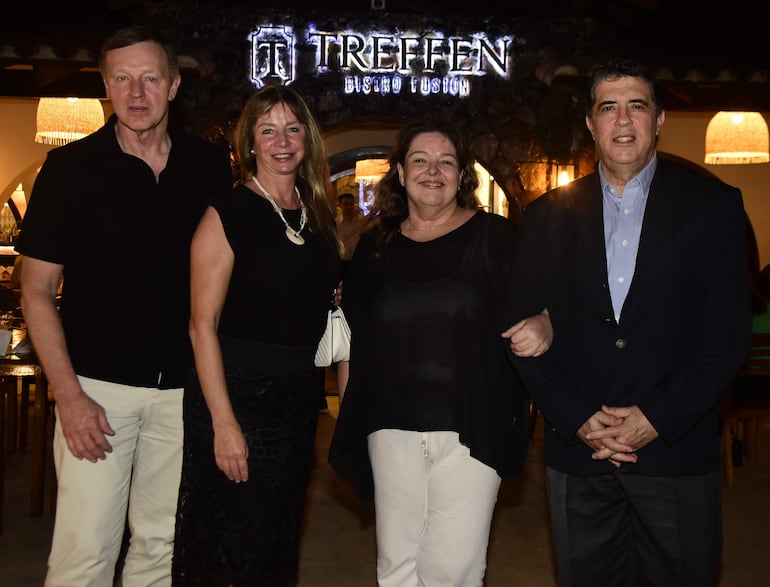 Arnold Klassen, Ruth Bullmann, Fátima Brugada de Gutiérrez y Francisco Gutiérrez.