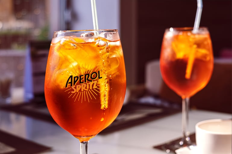 Dos copas de Aperol Spritz