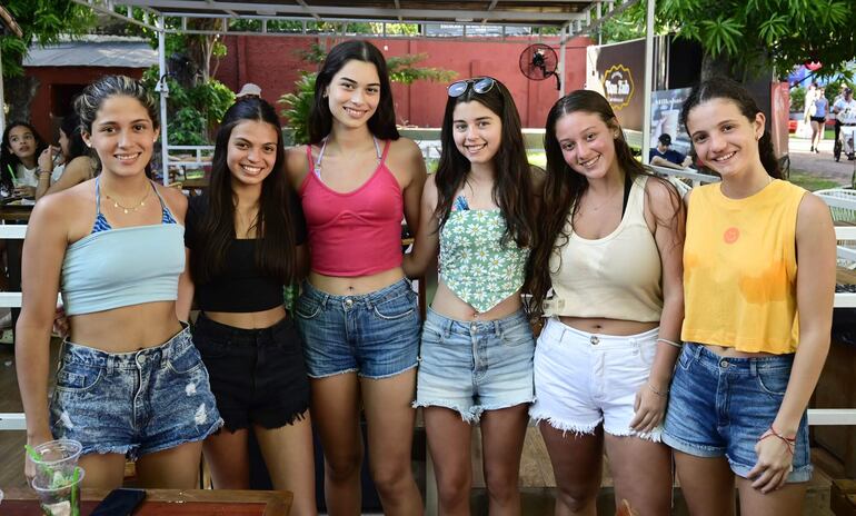 Sofia Ramos, Agustina Sánchez, Mavi Benítez, Sabrina Zilbervarg, Jimena Chamorro y Thais Bonnin.