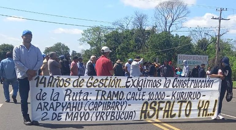 
Los pobladores de Capiibary, Santaní y Yrybucuá están reclamando el asfaltado de 45 km de un camino de tierra para unir los tres municipios 