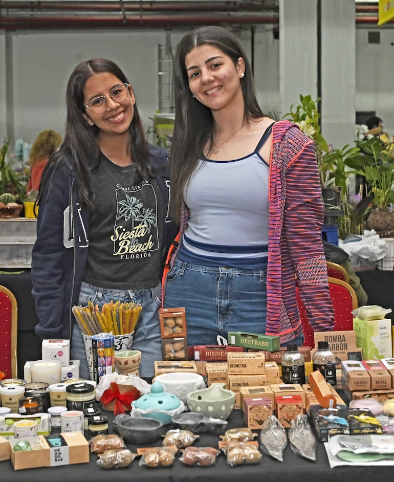 Leila Rodríguez y Oriana Servián.