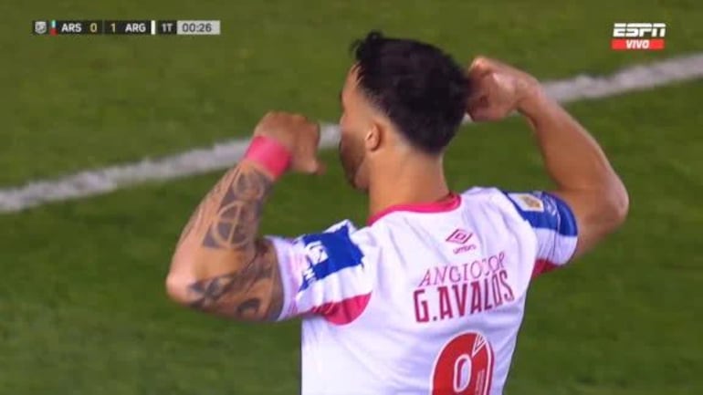 El paraguayo Gabriel Ávalos, futbolista de Argentinos Juniors, festeja el gol que anotó contra Arsenal a los 8 segundos por la segunda fecha de la Copa de la Liga Profesional 2023 de Argentina.