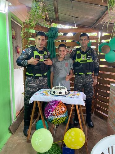 Cumpleaños Tiago con agentes Lince