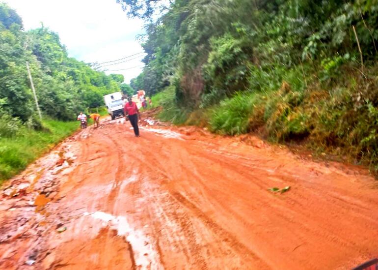 En la compañía Caazapá de Carapeguá reclaman camino de todo tiempo.