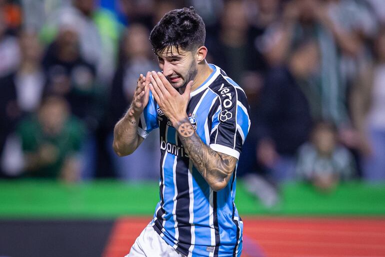 Mathías Villasanti celebra su gol para el Gremio ante Coritiba (Foto gentileza de Gremio).