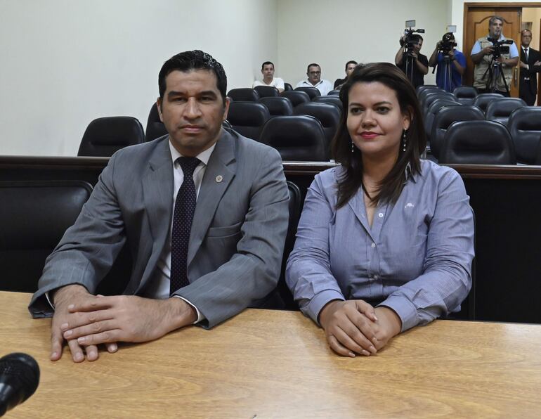 Fiscal Luis Said y su asistente Fabiola Sosa, minutos antes de conocer la sentencia del tribunal.