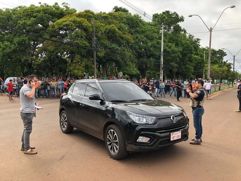 Camioneta de la contadora Elizandra Aranda Maldonado, baleada por sicarios en pleno centro de Pedro Juan Caballero, en la mañana del 13 de octubre del 2018.