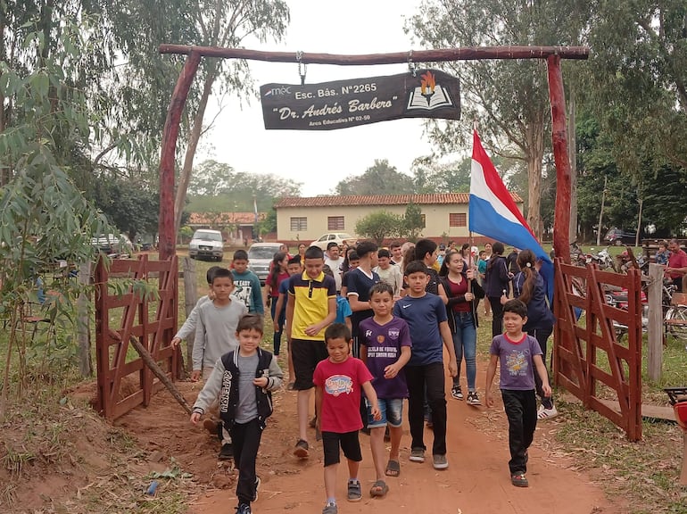 Ante la falta de respuestas de las autoridades, la comunidad educativa se moviliza en San Pedro