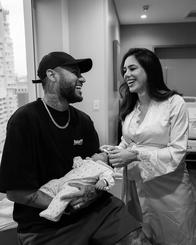 Neymar y Bruna Biancardi no ocultan su felicidad tras la esperada llegada de Mavie. (Instagram/Neymar)