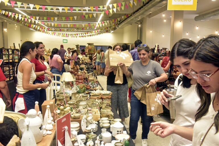 Los expositores de la feria del Puerto de Asunción registró una interesante concurrencia.