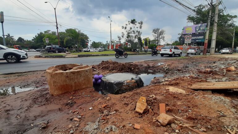 San Lorenzo da la bienvenida a la ciudad en medio de la nauseabunda cloaca