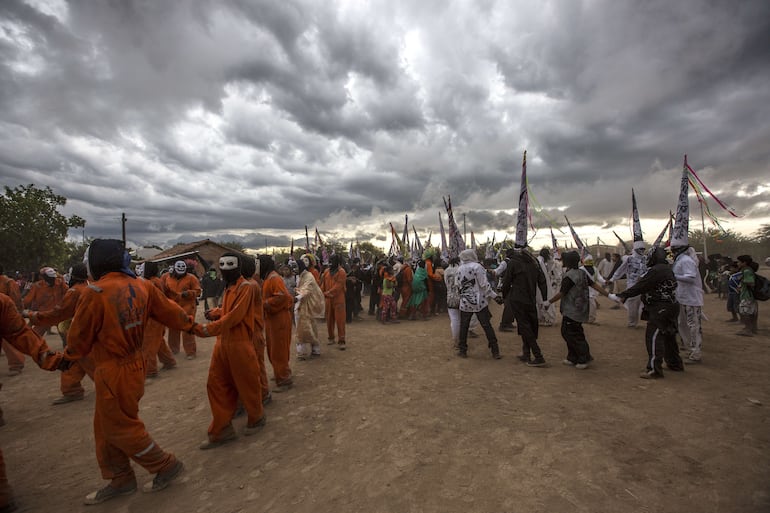 Uno de los rituales de la celebración del Arete Guasu (Foto de Luis Vera).