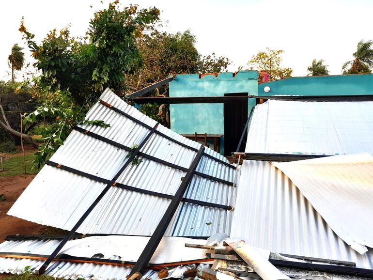 Vivienda destechada en Acahay, distrito de Paraguarí.