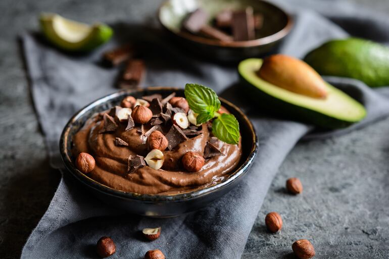 Aguacate con dulce de leche y nueces.